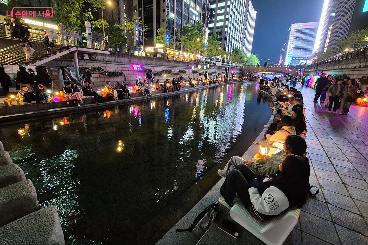 &lsquo;책읽는 맑은냇가&rsquo;에서 주변의 소음을 잠시 잊고 오롯이 책에 집중하는 &lsquo;몰입&rsquo;과 &lsquo;사색&rsquo;의 시간을 가져본다.