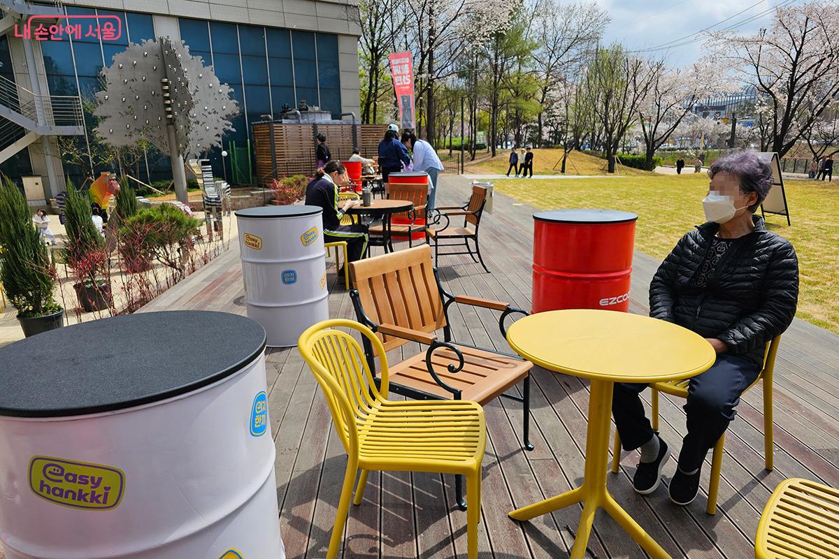 잔디광장에는 시민들을 위한 다양한 문화 예술 행사가 펼쳐진다. ©이혜숙