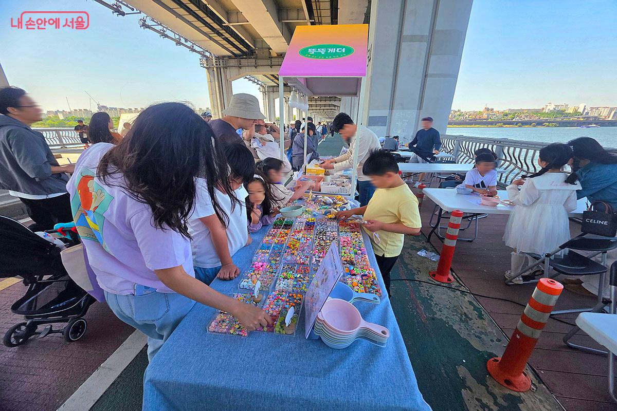 직접 만들어 더 재미있는 &lsquo;달빛공방&rsquo; &copy;이정민