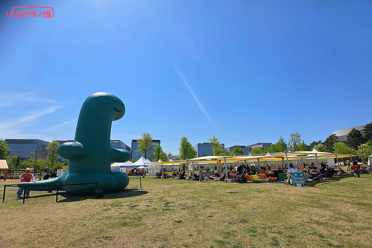 대형 조구만 포토존과 휴식공간.ⓒ양순남