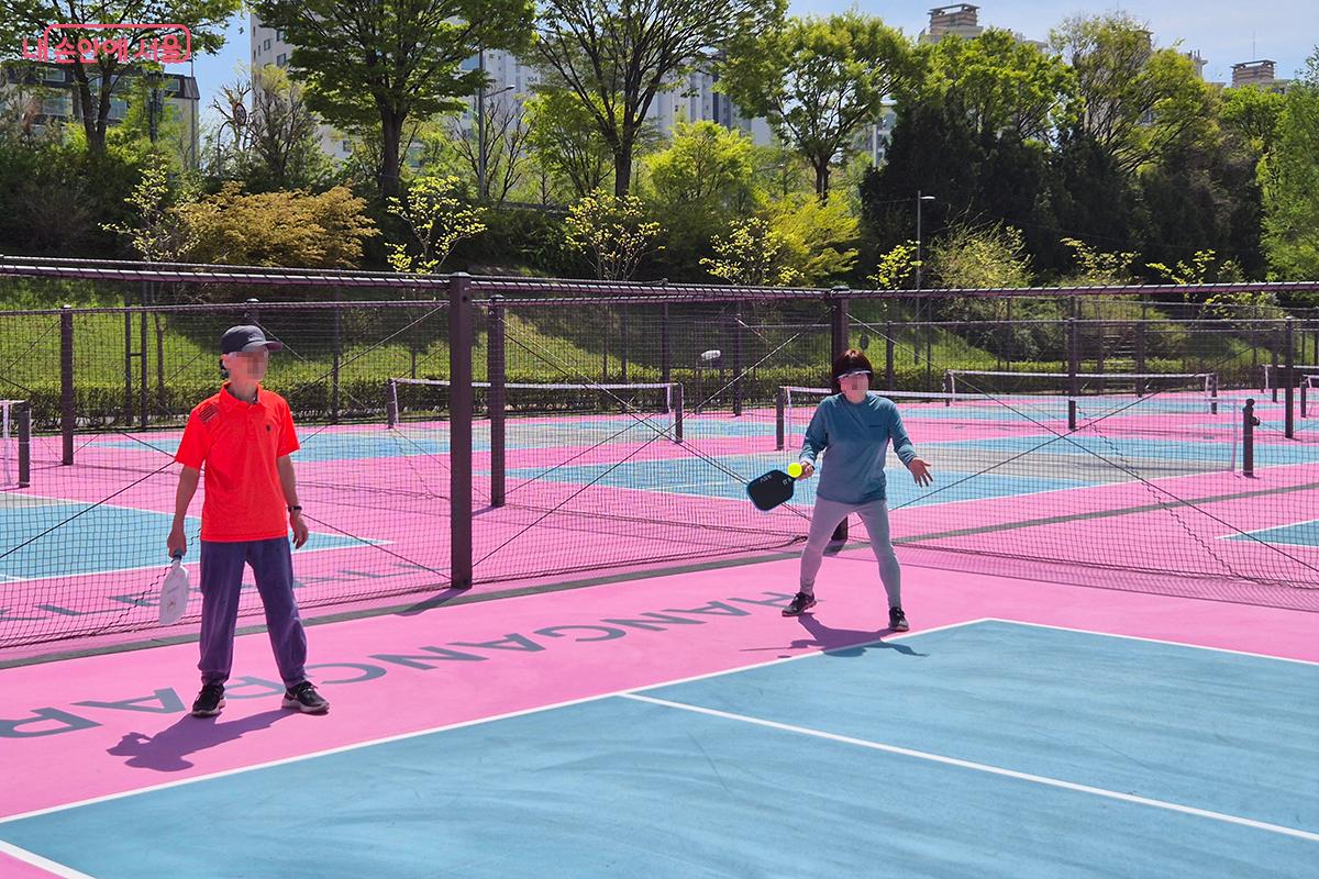 현장에서 이목을 사로잡은 것은 공이 라켓에 맞을 때 나는 특유의 '팝' 소리였다. &copy;백승훈