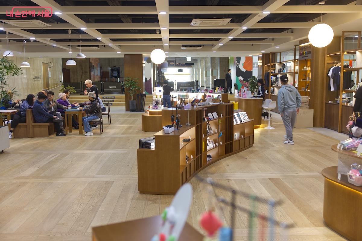 책마당과 통합되어 공간도 매우 효율적으로 변경됐다. &copy;임중빈