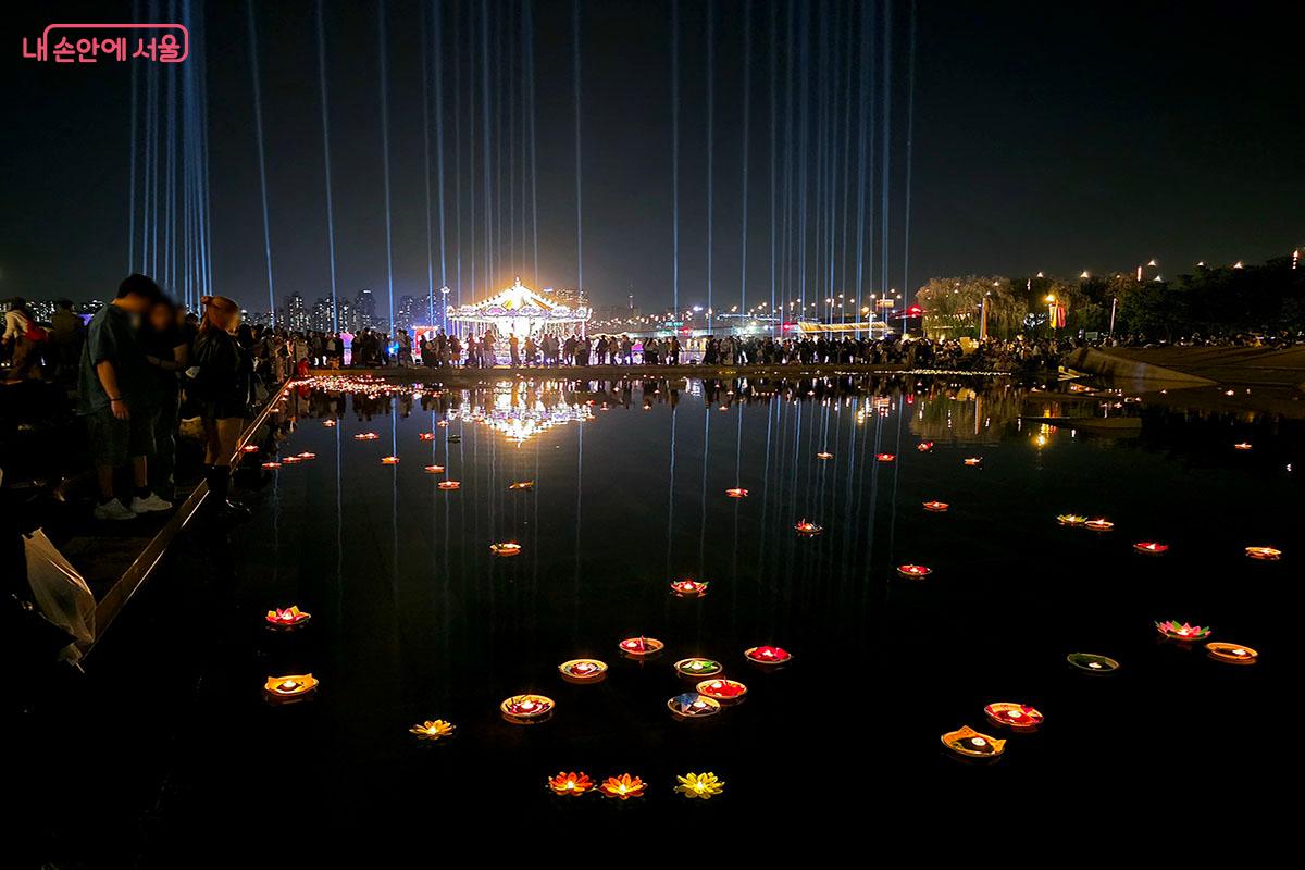 소망을 담은 물빛놀이터 '촛불정원' &copy;이정민