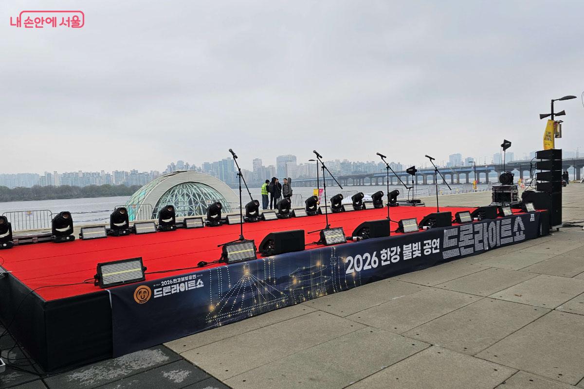 물빛광장에서 펼쳐지는 드론쇼