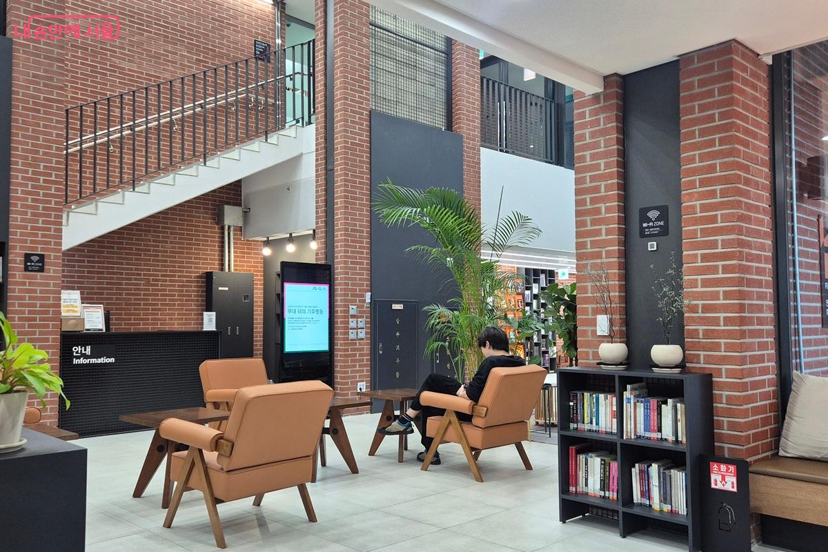 휴식과 연극을 함께 접할 수 있는 연극인 라운지 &copy;마가은