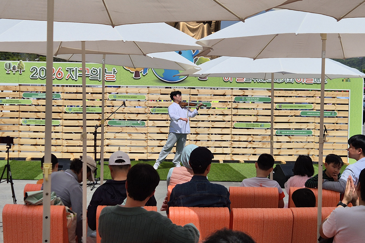 도심 속 거대한 서재 '서울야외도서관'이 들려주는 봄의 교향곡