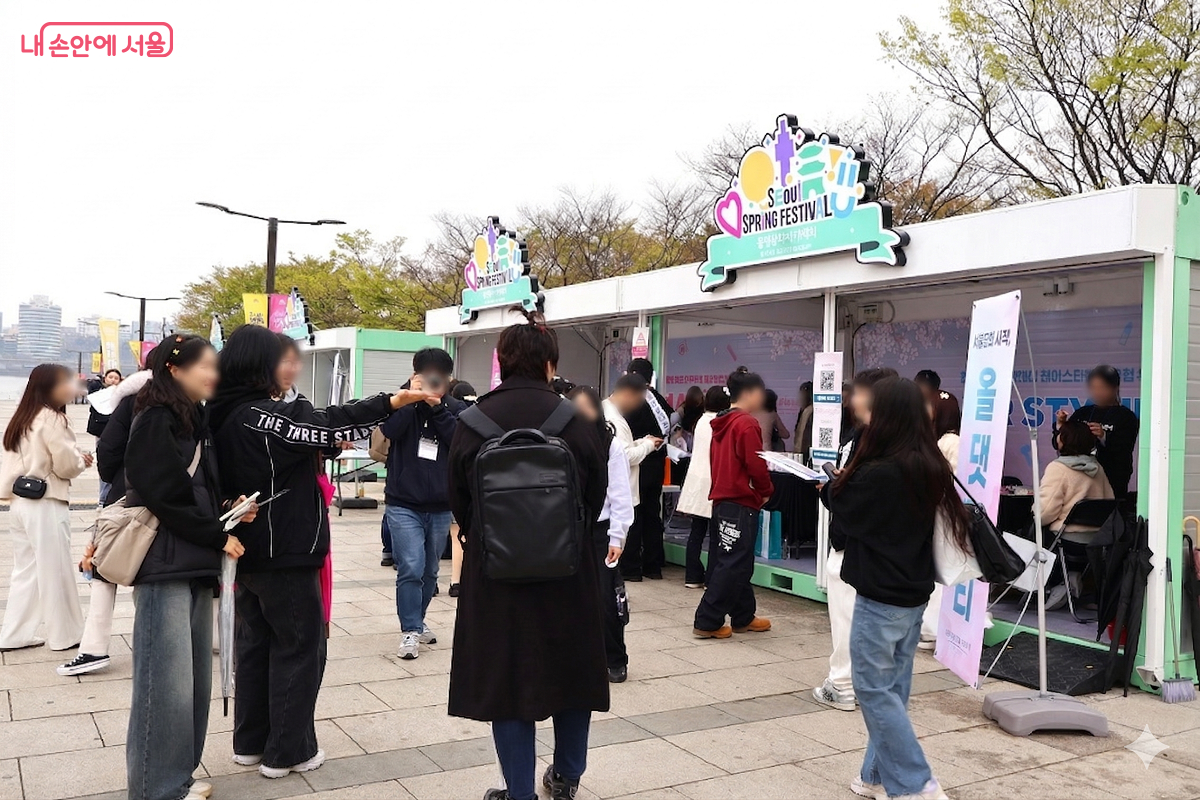 다채로운 K-컬처 체험을 즐기기 위해 모여든 시민들의 활기 ⓒ이봉덕