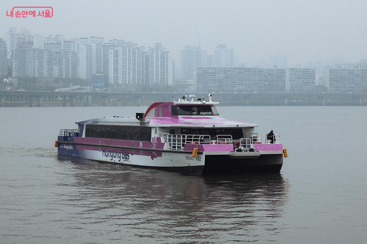 현재 한강버스가 전 구간 운행하고 있다. ©김아름