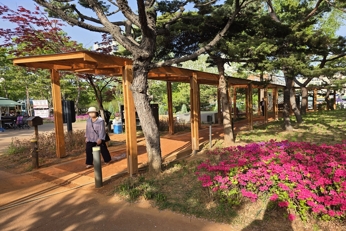 최근 대대적인 정비를 마치고 주민 생활권 공원으로 거듭난 장안근린공원 &copy;강사랑