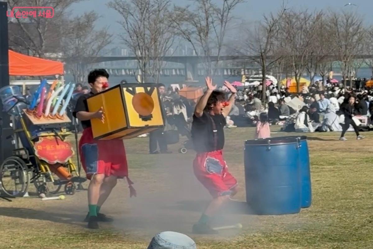 매주 다른 공연을 만나는 책 읽는 한강공원 ⓒ임수영