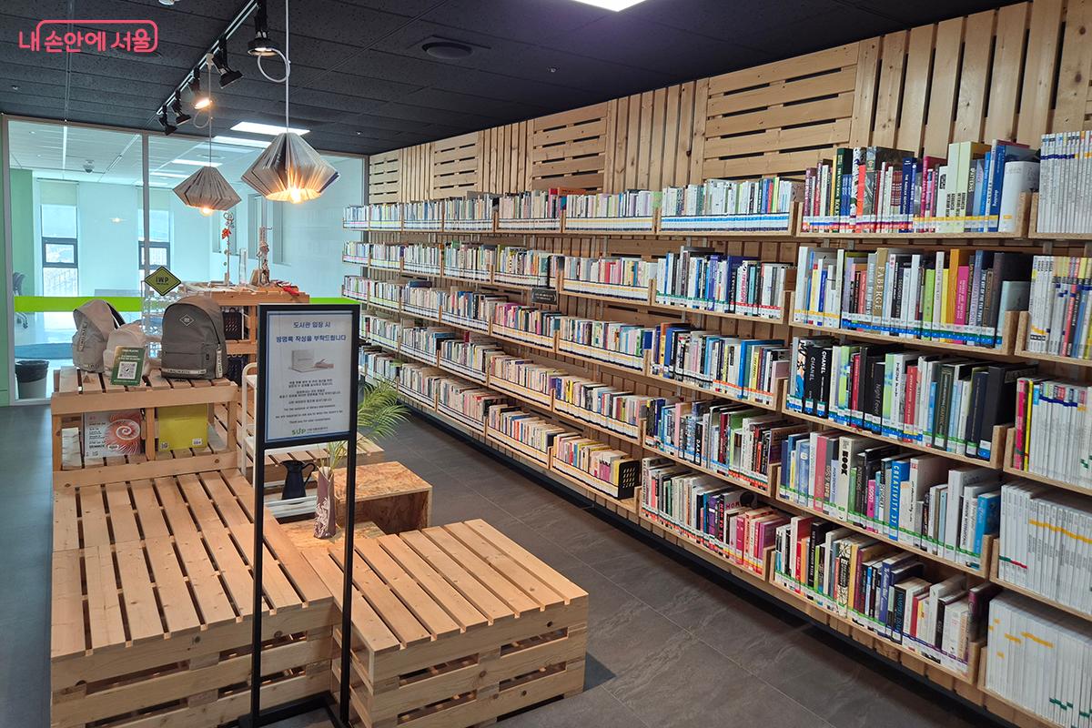 버려진 도서들이 새롭게 태어나는 '서울새활용플라자' 도서관 &copy;정향선