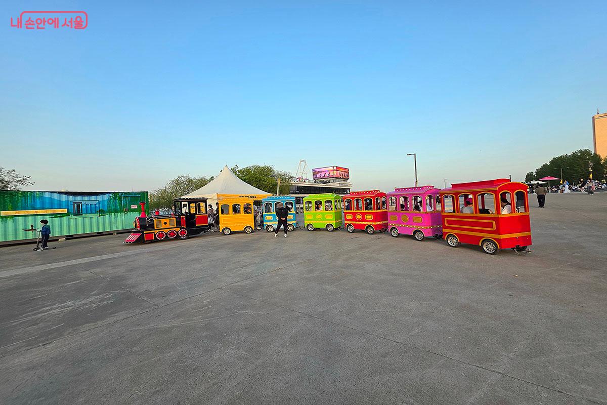 동심의 세계로 떠나는 '봄꽃 열차' &copy;이정민