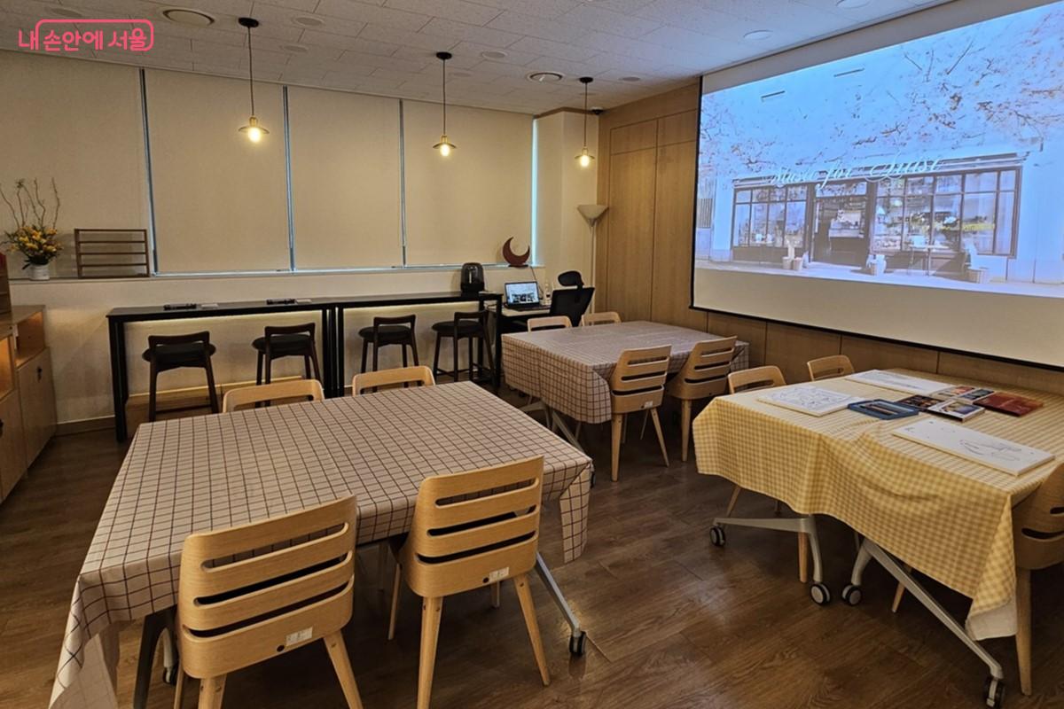 힐링의 재충전 공간은 잠시 멈춰 숨을 고르고 마음을 다독일 수 있는 치유의 쉼터다. &copy;임영근 