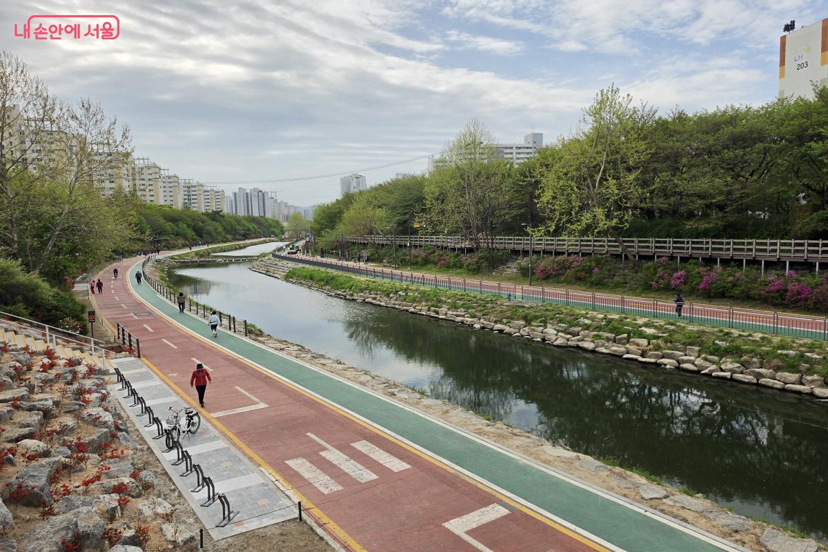 노원 우이마루에서 바라본 우이천 &copy;조송연