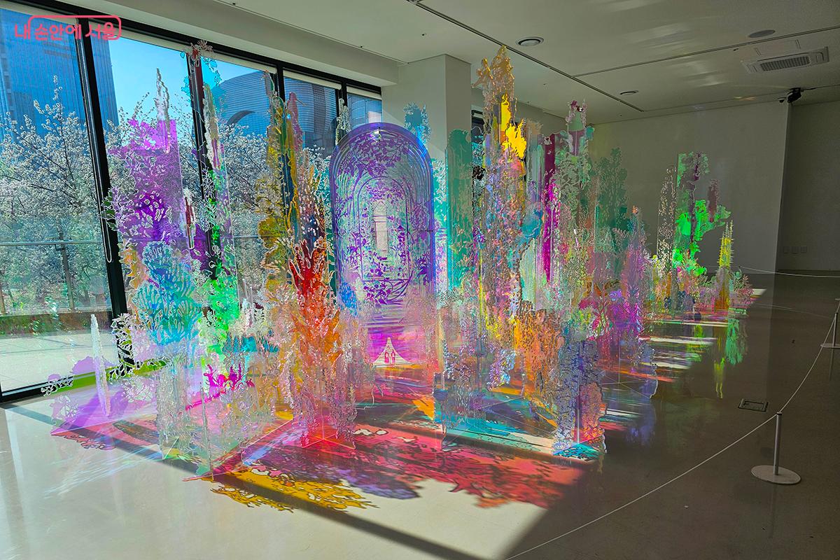 홍범 작가의 '숨의 숲'은 '기억의 잡초' 시리즈를 확장한 설치미술 프로젝트다. &copy;이혜숙