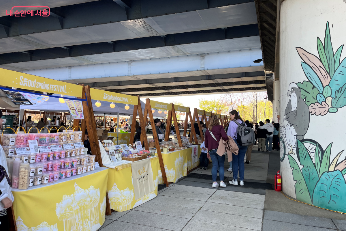 다양한 수공예품을 구경하는 재미도 있다. &copy;김연희