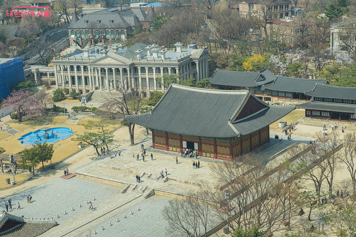 봄을 맞은 덕수궁 전경 ©김지연