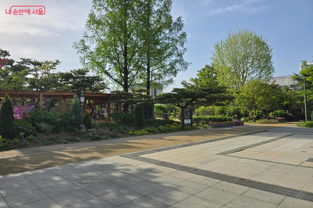 동대문구 장안동 300번지에 자리한 장안근린공원 &copy;강사랑