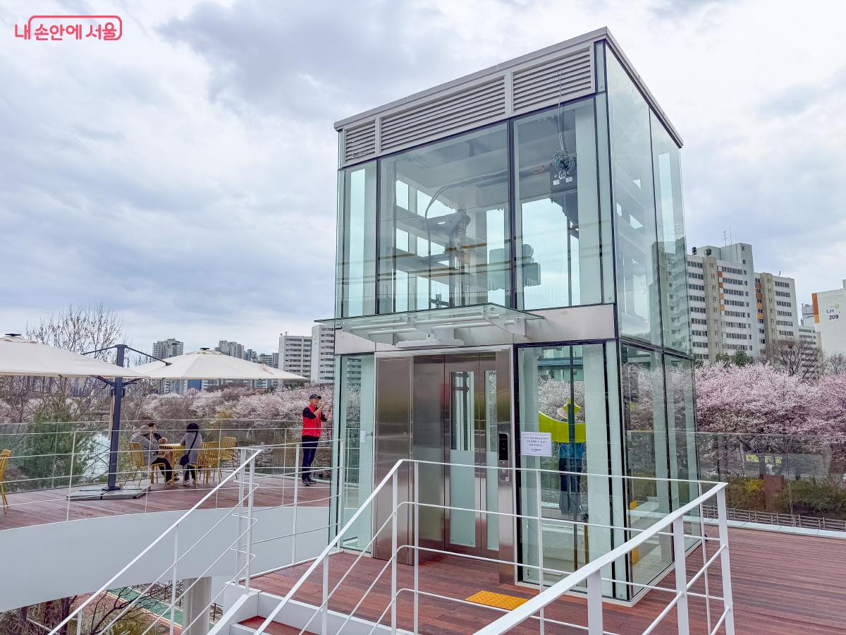 노약자, 장애인 등을 위한 엘리베이터 운영