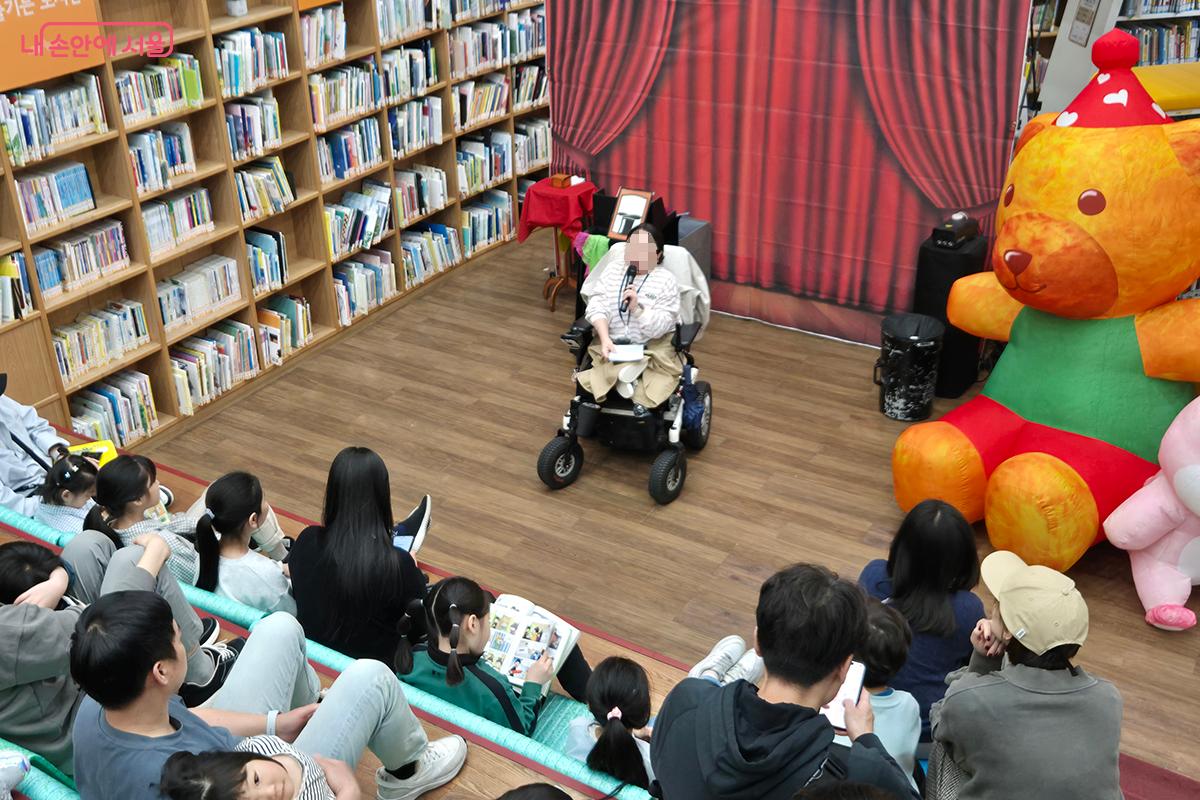 각 분야의 연사들이 출연해 독서의 중요성과 독서법 등에 대해 강연했다. &copy;정향선