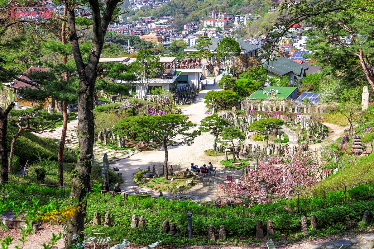 목인박물관 야외 정원이 한눈에 들어오는 풍경 &copy;박우영