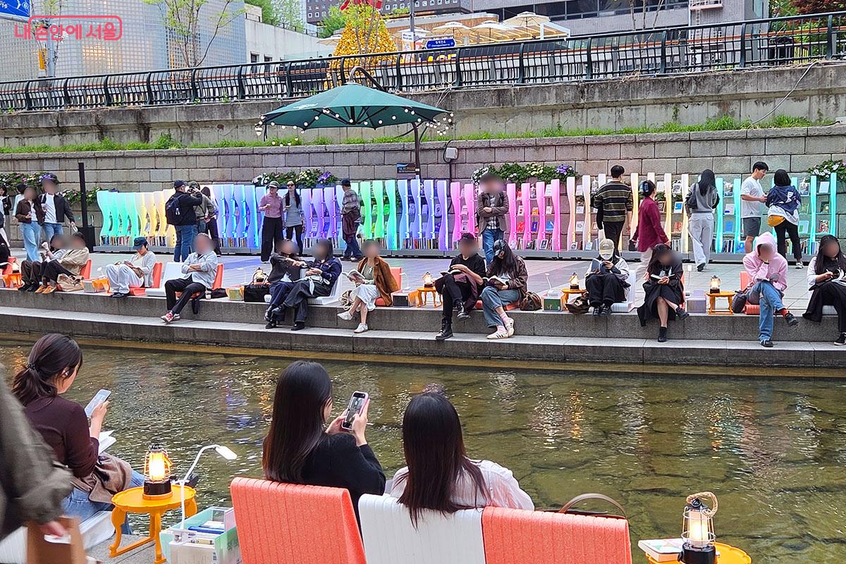 인파 속에서도 복잡하지 않은 여유로움이 돋보인다. &copy;이다현