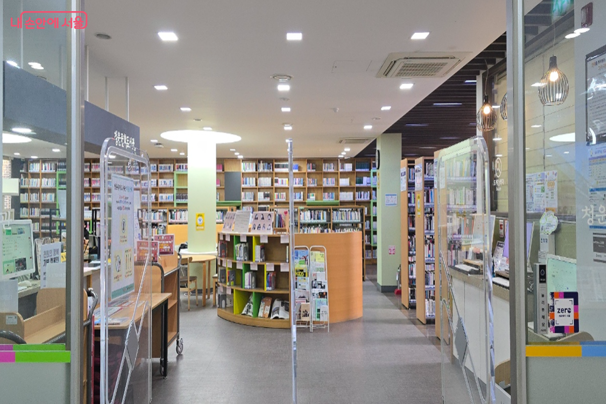 전통미와 편의성이 돋보이는 청운문학도서관 ©최윤정