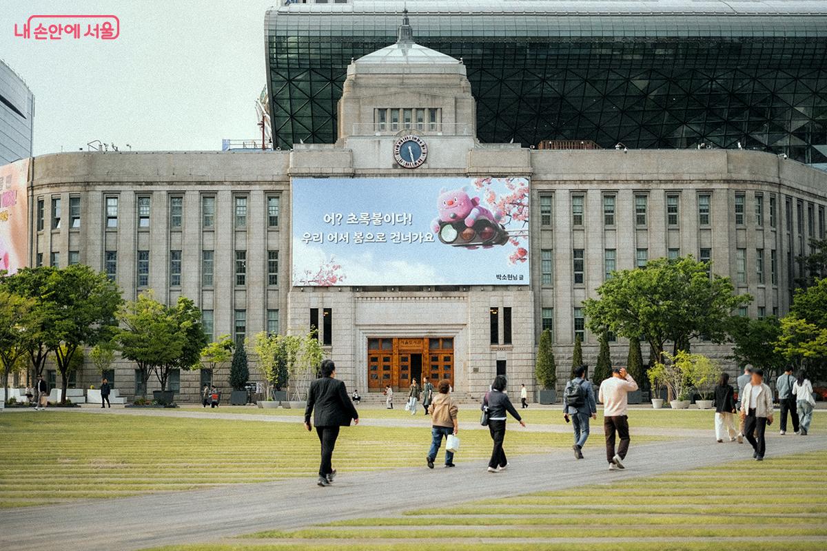 &lsquo;책읽는 서울광장&rsquo;은 한 주 뒤인 5월 1일부터 어린이날인 5일까지 개장 행사를 이어갈 예정이다. &copy;김아름