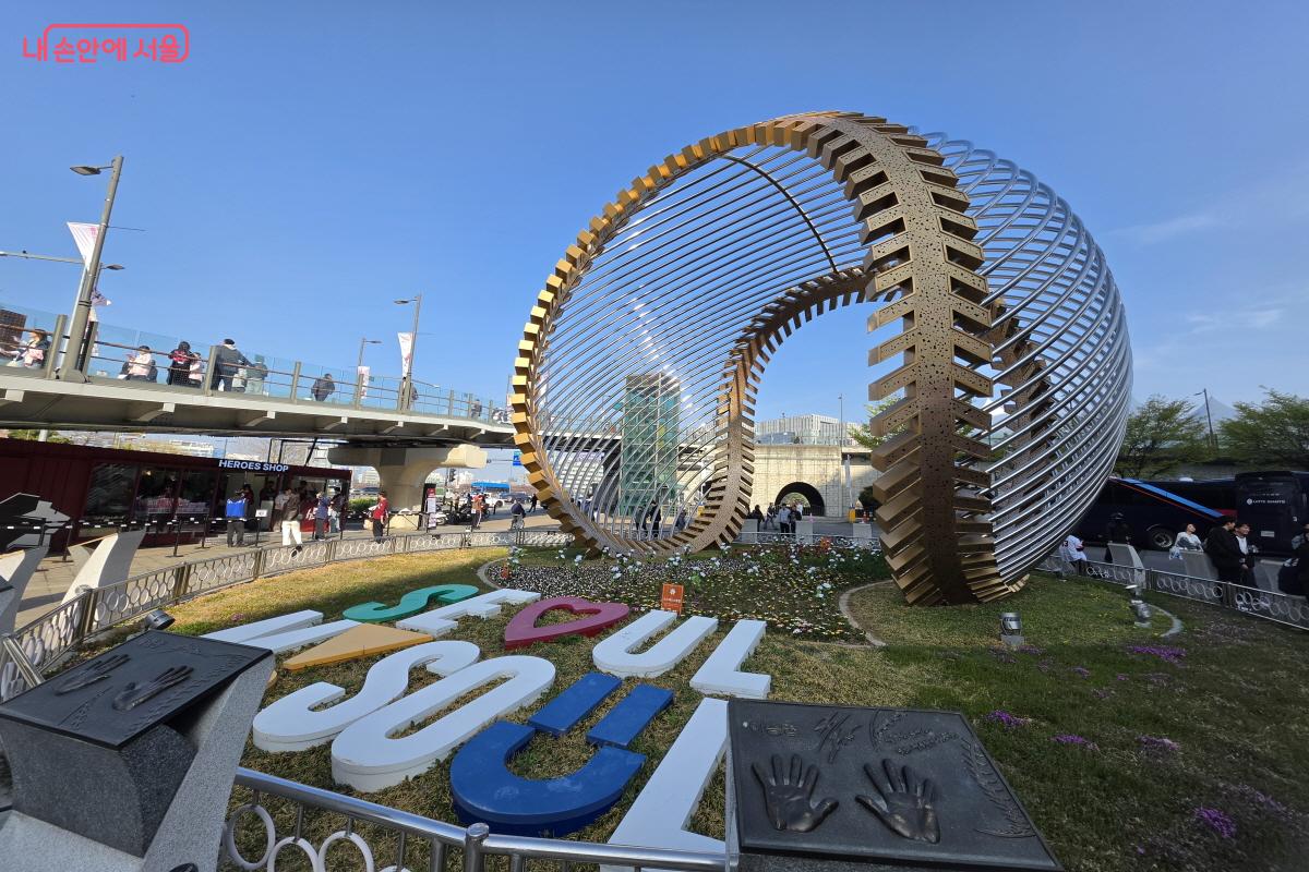 서울 구로구 고척동에 자리 잡은 고척스카이돔 &copy;심재혁