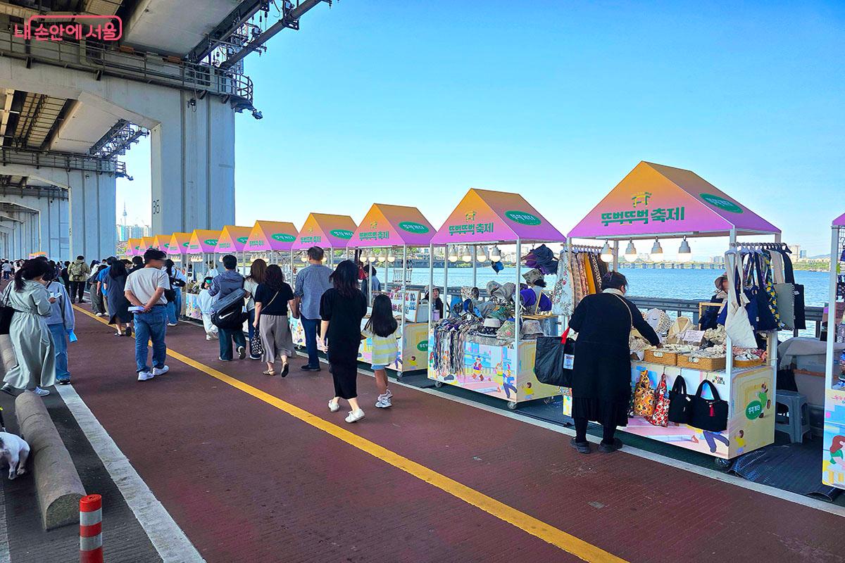 예쁜 수공예품을 구입할 수 있는 &lsquo;달빛상점&rsquo; &copy;이정민