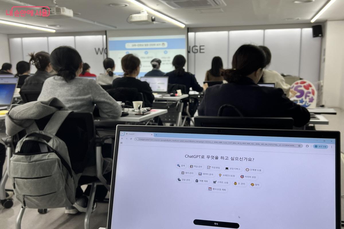 AI 프로그램 로그인부터 프롬프터 입력, 결과물 도출까지 차근차근 배울 수 있다. &copy;박지영