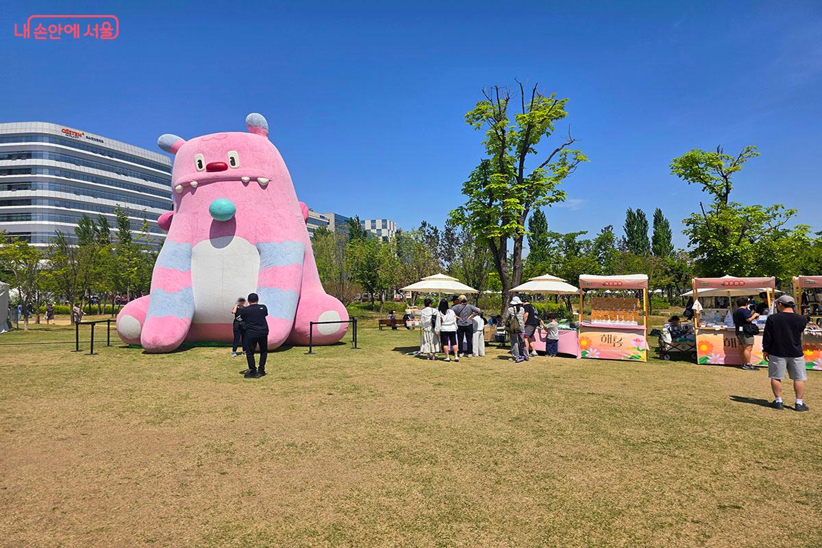 해치 포토존과 가든상점.ⓒ양순남