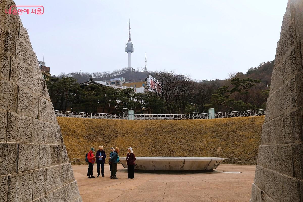 약 400년 후, 2394년 후손을 기다리는 지하 수장고 타임캡슐 광장 &copy;김대진