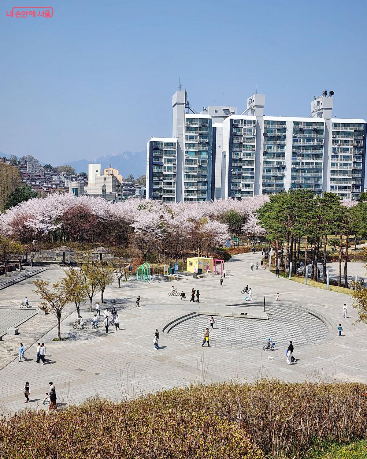 전망대에서 바라본 북서울꿈의숲 &copy;이진숙  