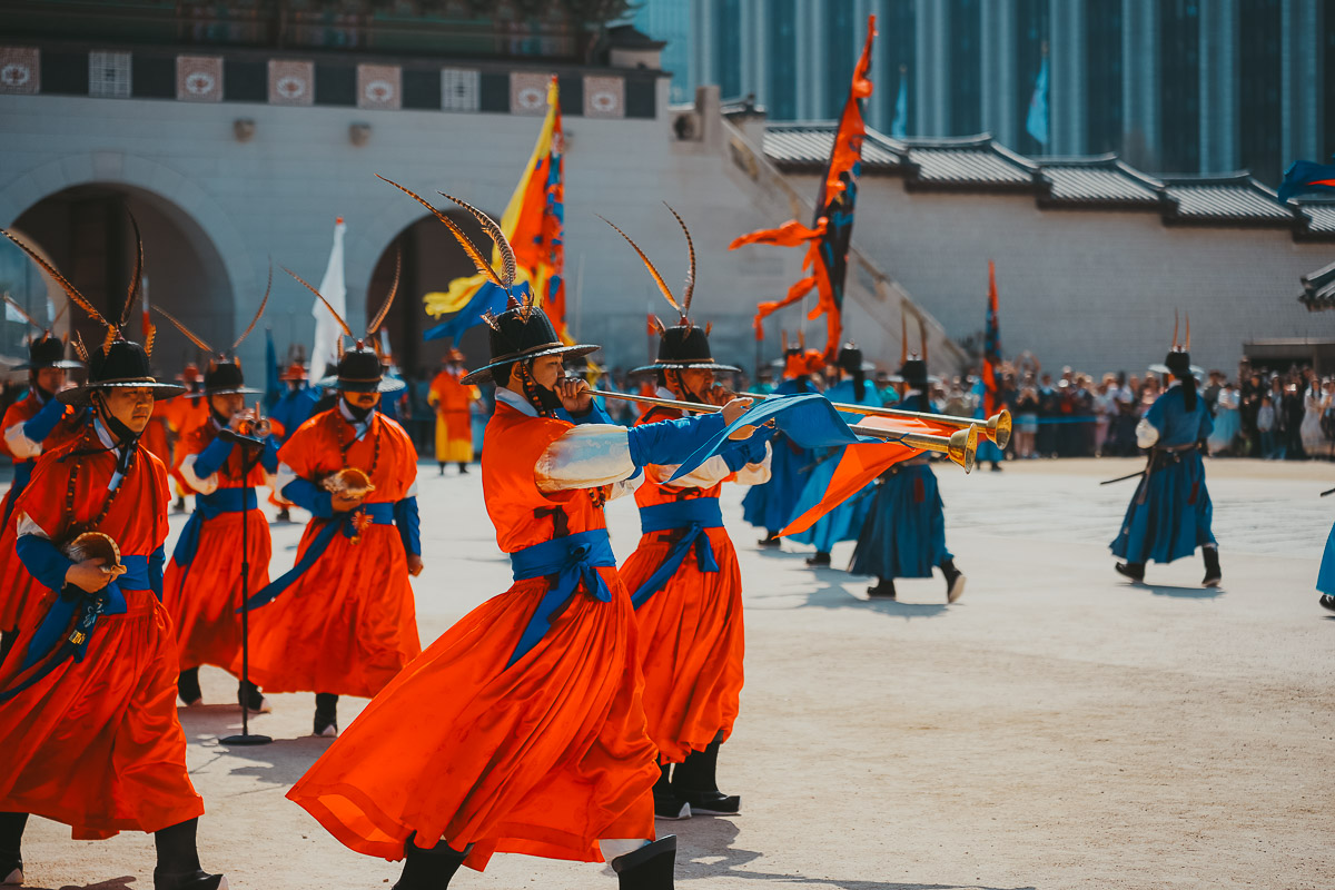 도심 한복판 타임슬립! 주말엔 나들이 핫플 광화문 '수문장 교대의식'