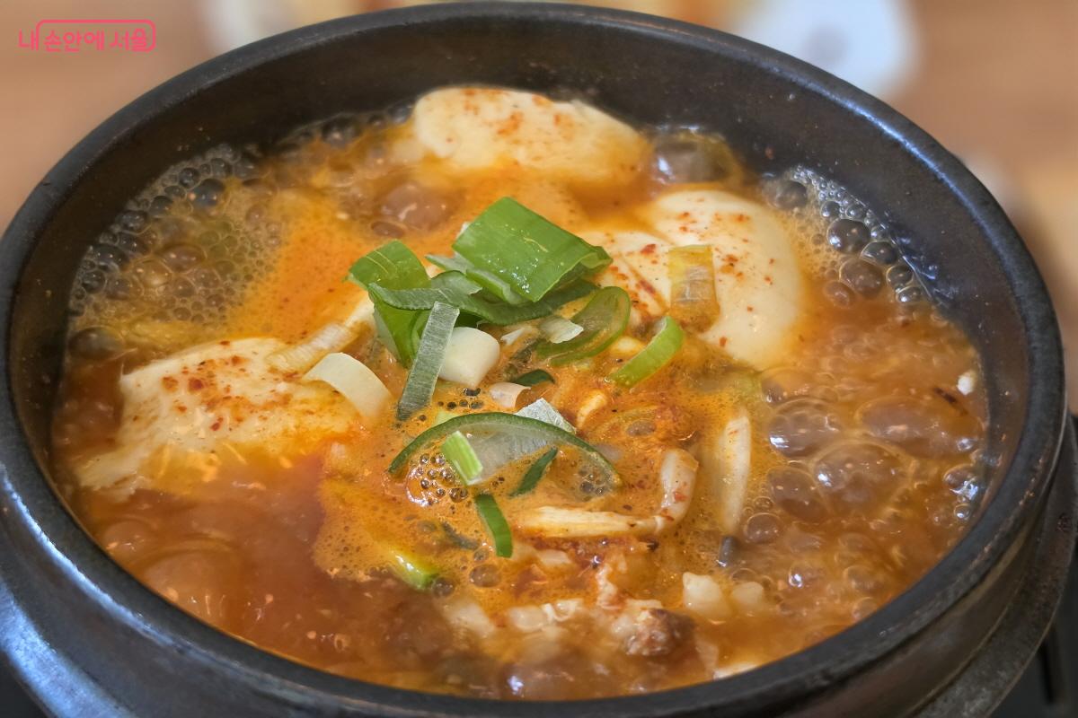보글보글 끓는 순두부찌개 &copy;조송연