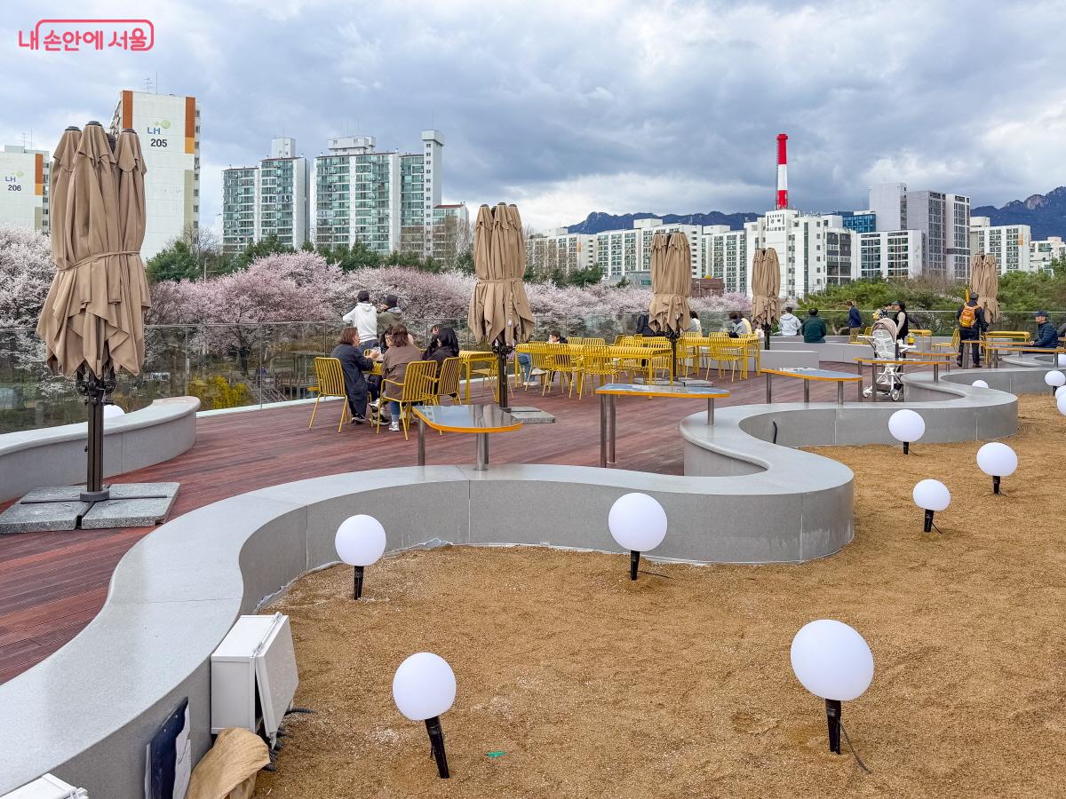 북한산이 조망되는 옥상전망대