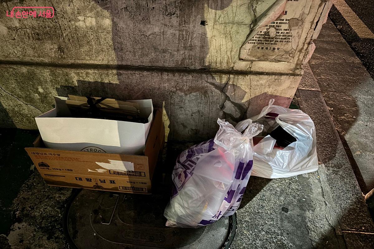 동네에 배출된 쓰레기를 살펴보니, 분리배출이 비교적 잘 이루어지고 있었다. ⓒ김아름