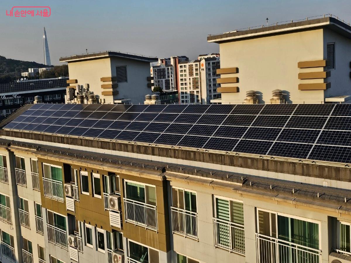 아파트 6개동 옥상마다 설치된 태양광패널 © 강남신동아파밀리에