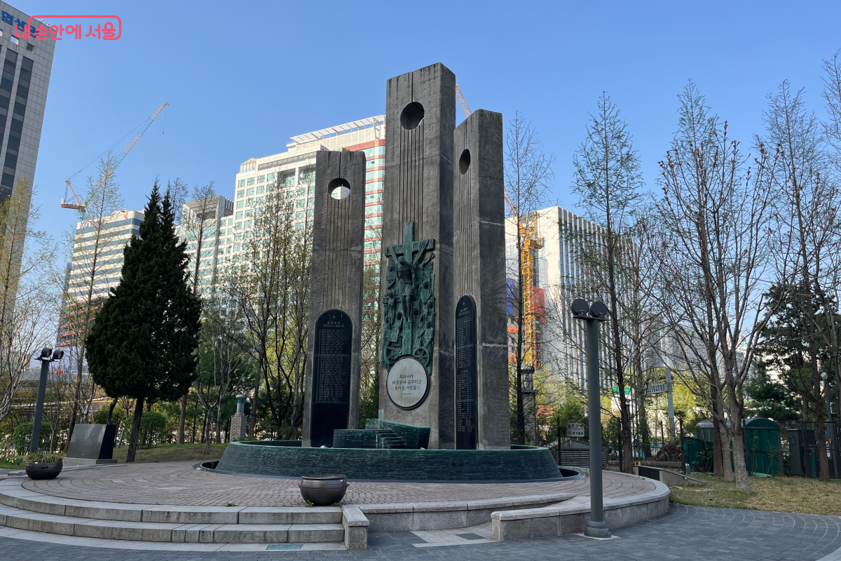 지상 공원에 있는 순교자 현양탑 &copy;최세범