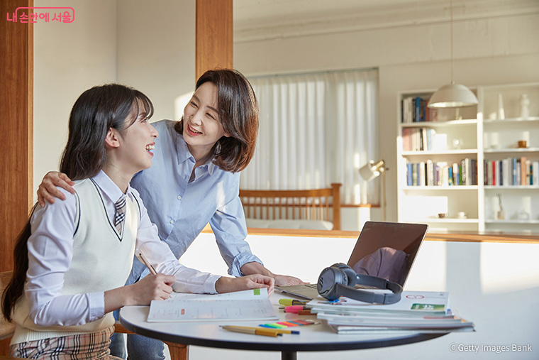 서울시는 올해 &lsquo;서울런 멘토링&rsquo; 3종을 신설하고, 더 촘촘한 지원체계를 구축했다.