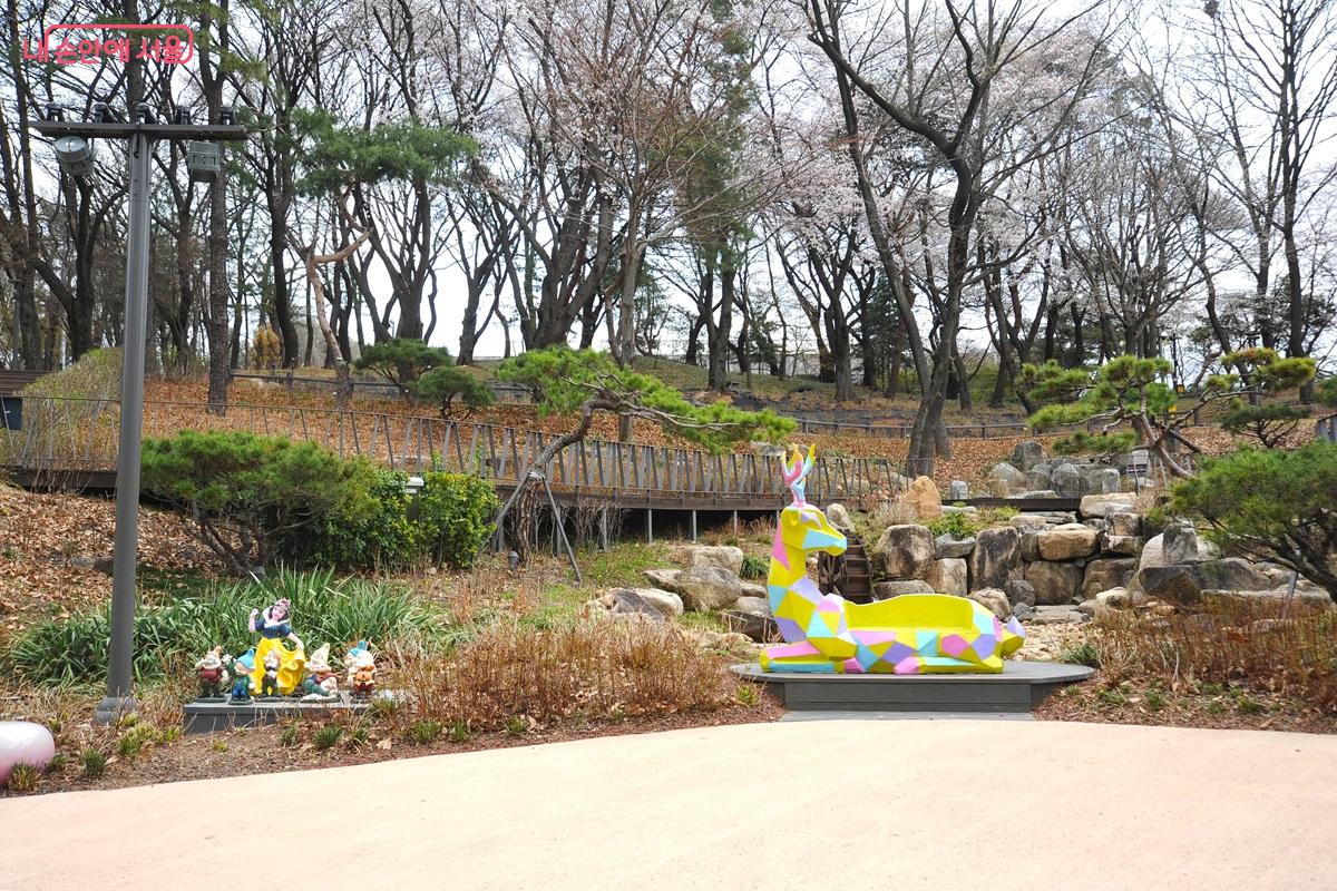 노원우이마루에서 1분 거리에 위치한 &lsquo;초안산 수국동산&rsquo; &copy;조수봉