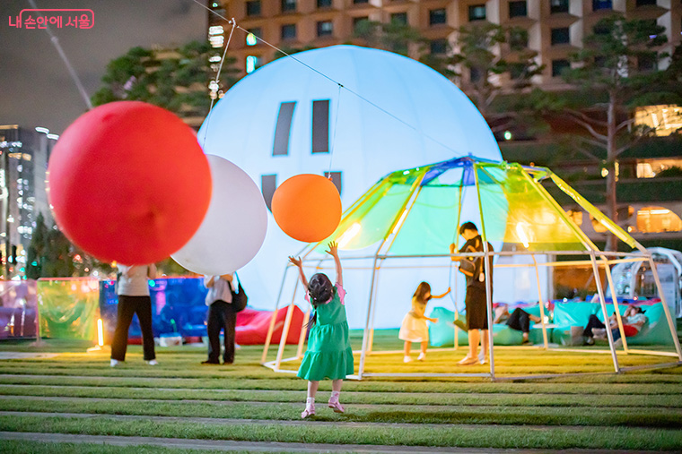 &lsquo;책읽는 서울광장&rsquo; 개장 첫 주는 가족 친화형 공연&middot;체험이 운영된다. 