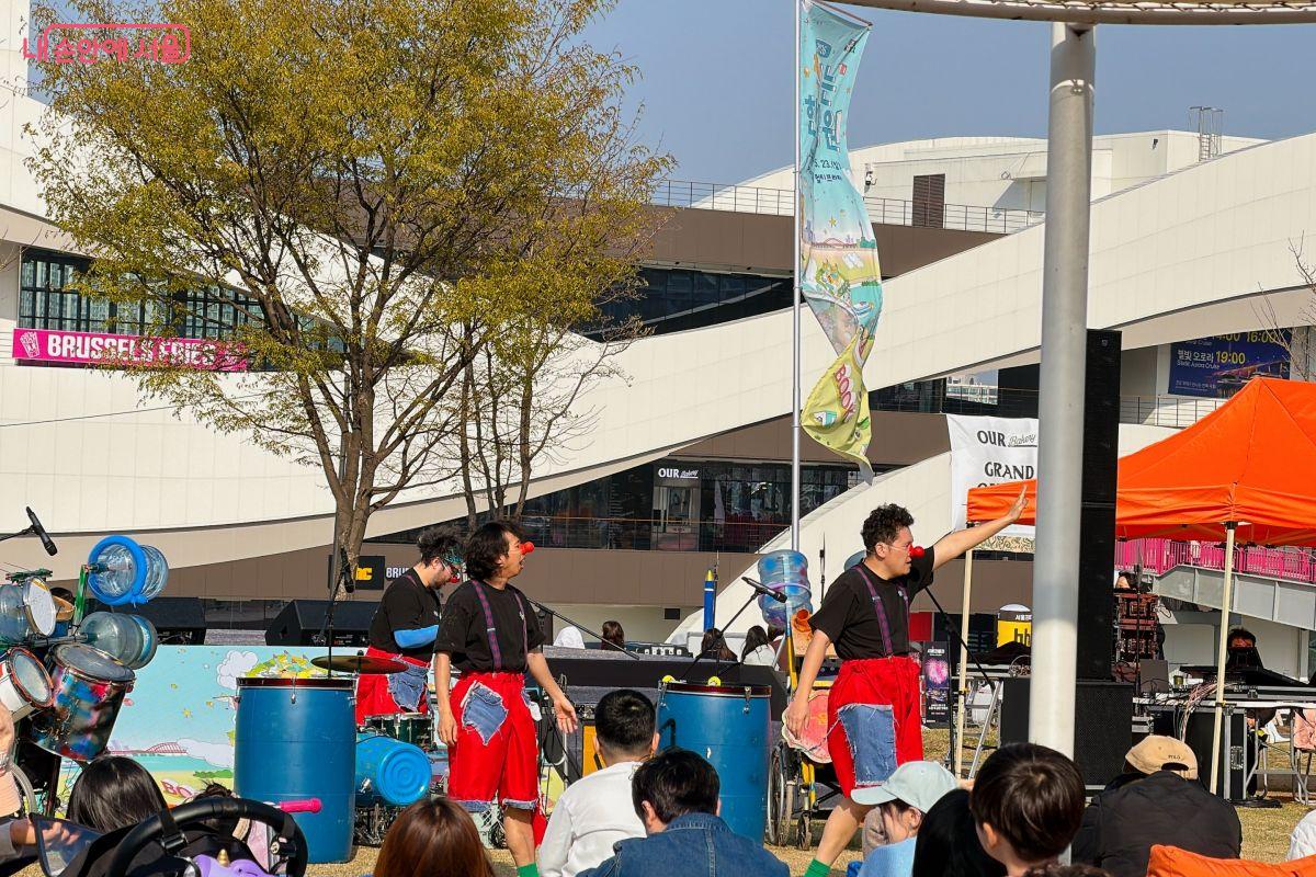 여의도 한강공원 멀티플라자에서 다양한 행사도 진행되었다. ⓒ노윤지