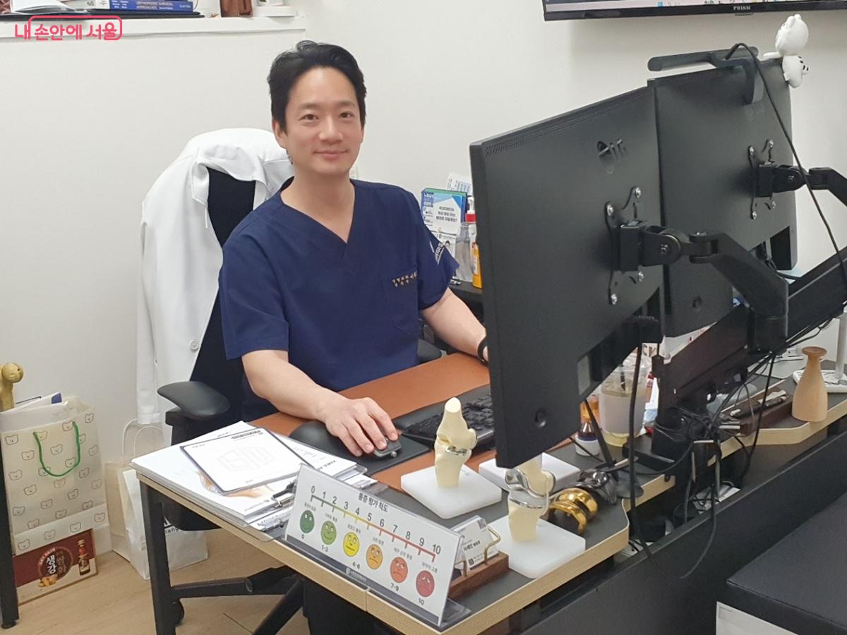 노원삼성정형외과 원장은 정형외과 진료는 장애인과의 따뜻한 동행을 강조했다. &copy;엄윤주