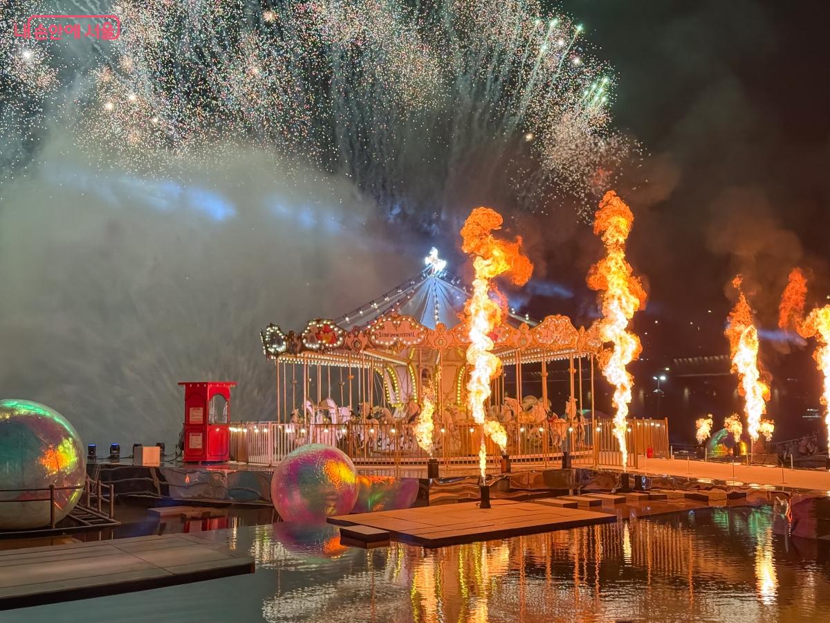 회전목마와 저명 미디어 아트 쇼 <시그니처 쇼>