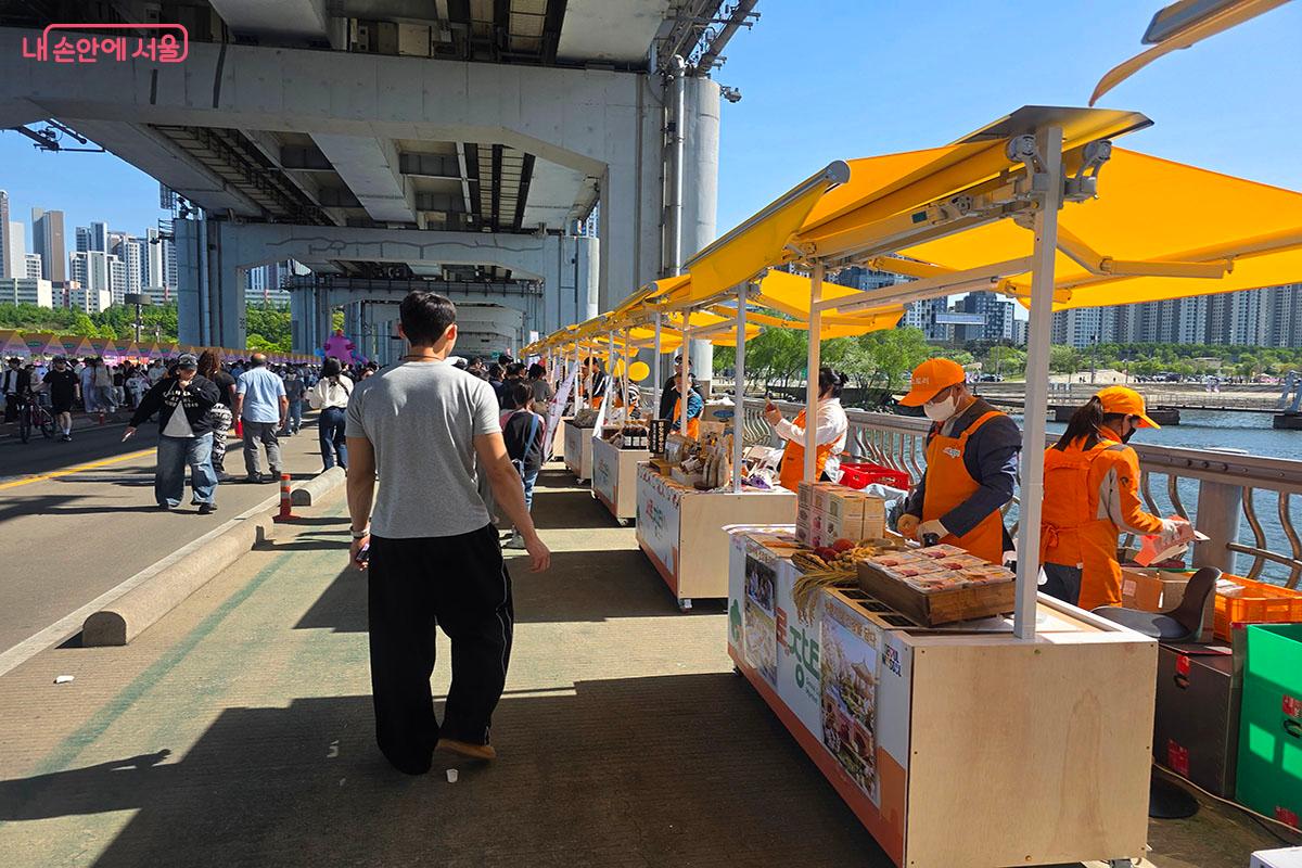 전국 팔도 신선함이 잠수교에 다 모였다! &lsquo;서로장터&rsquo; &copy;이정민