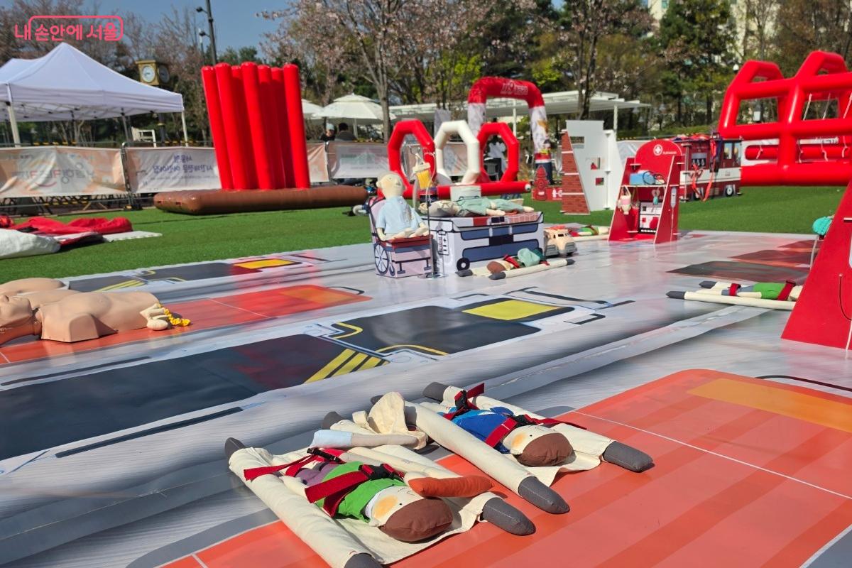 아이들이 자연 속에서 뛰놀며 다양한 체험을 할 수 있도록 했다. &copy;황승희