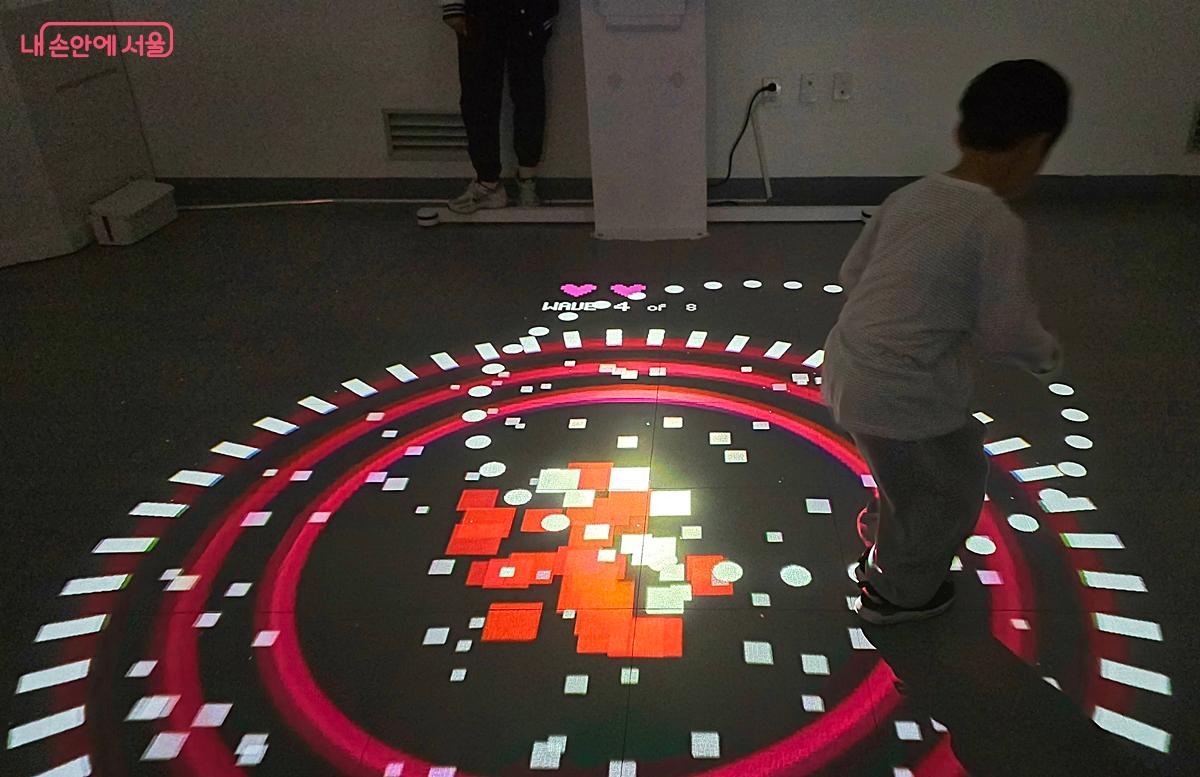 '미래형 체육 시간'에서 아이들은 땀을 뻘뻘 흘리며 즐겁게 참여했다. &copy;조성희