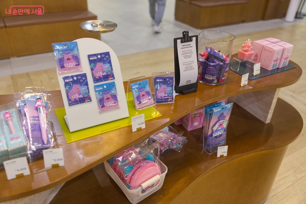 기존 팝업 형태의 작은 공간에서 벗어나 더 크고 쾌적하게 변신한 서울마이소울샵 &copy;임중빈